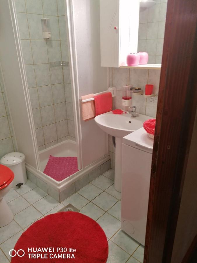 Apartmani Zute Račišće Exteriör bild
